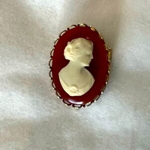 Elegant Cameo Brooch in Red and Gold Vintage